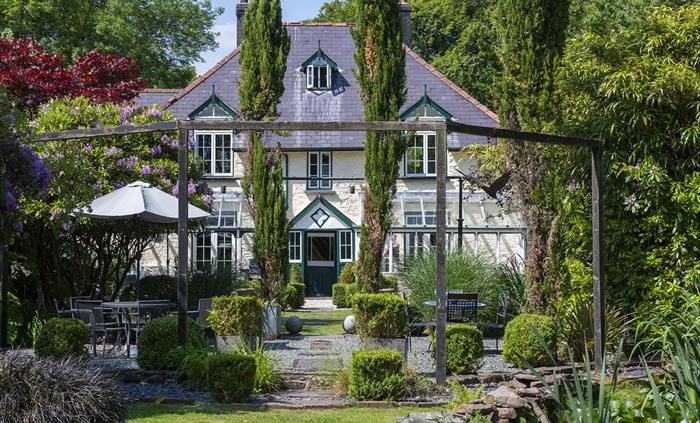 The Cors Country House